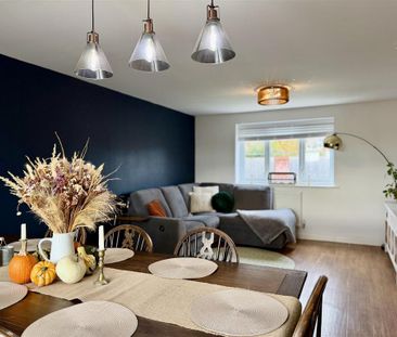 4 bedroom detached house to rent - Photo 3