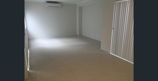 Large Private Family Home - Photo 1