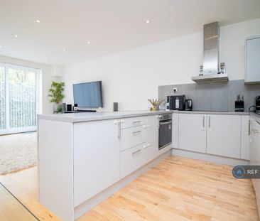 3 bedroom flat to rent - Photo 6