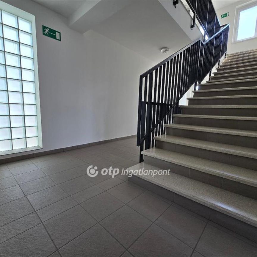 Kiadó újszerű állapotú lakás - Pápa - Photo 1