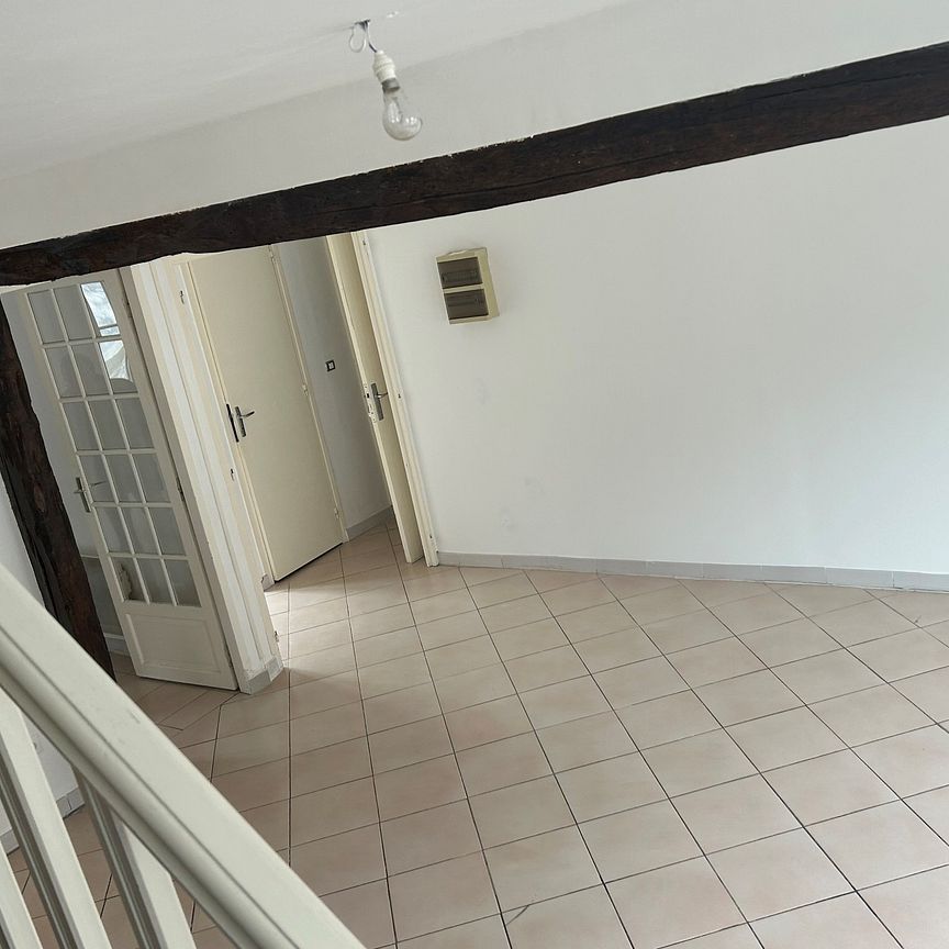 Appartement à louer dans le centre-ville de MARINES (Val d'Oise). - Photo 1