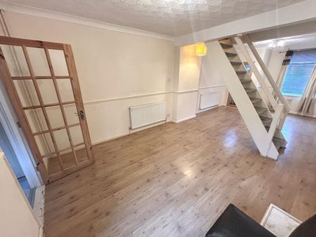 3 bedroom terraced house to rent - Photo 2
