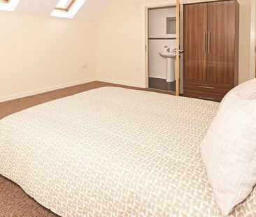 1 bedroom in a flat share to rent - Photo 2