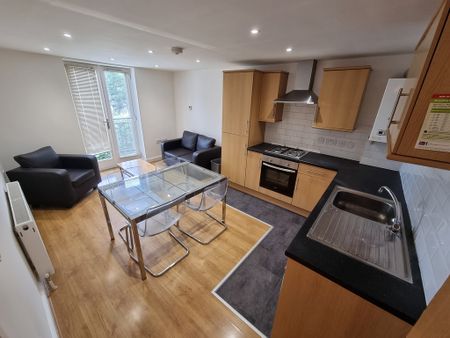 2 Bed Student Accommodation - Photo 3