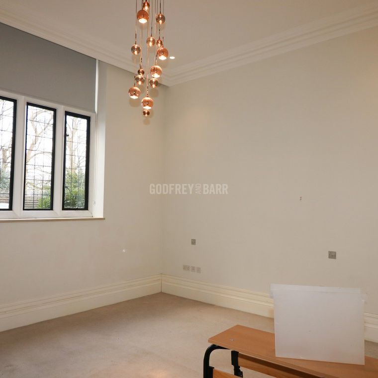 Courtyard House Mill Hill NW7 - Photo 1