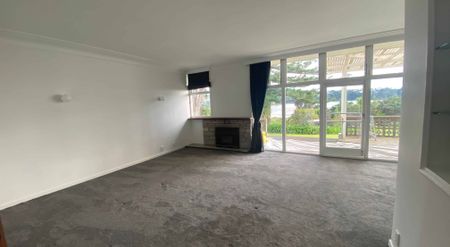 Wonderful 3 bedroom home with stunning water views. - Photo 2