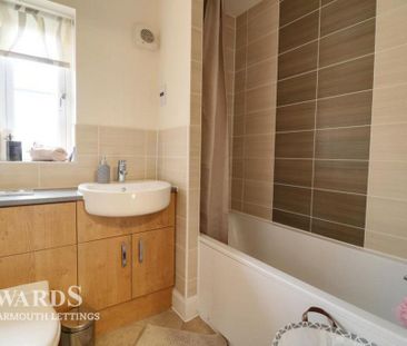 3 bedroom end of terrace house to rent - Photo 5