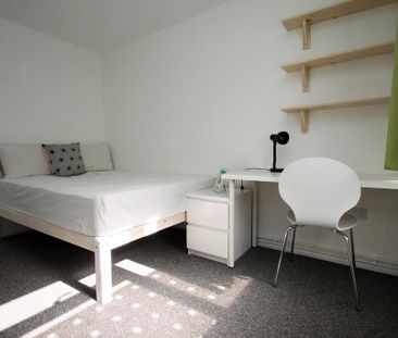 3 bedroom apartment to rent - Photo 4