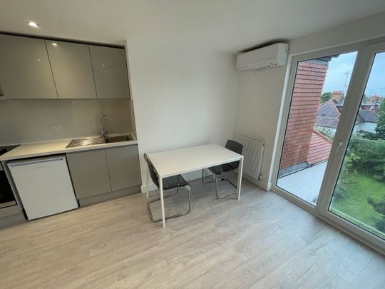 Studio Flat, Wycombe Gardens, NW11 - Photo 1