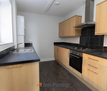 2 Bedroom Flat - Ground Floor - Photo 4