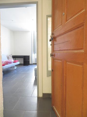 STUDIO Meublé, 23m², Rue des Marchands, 465€ H.C, Nîmes-centre - Photo 4