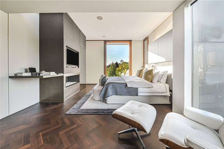 A unique, sustainable, Stanton Williams family home situated within the Highgate Conservation area of North London, with views to Hampstead Heath. - Photo 5