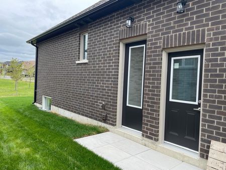 For Lease - 184 Sanderling Crescent Unit# B, Kawartha Lakes, Ontario - Photo 4