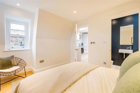 Stunning duplex top floor flat within an exclusive boutique development of a converted Lion house - Photo 5