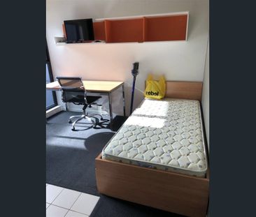 809/9 Earl St, Carlton, Vic 3053 - Photo 2