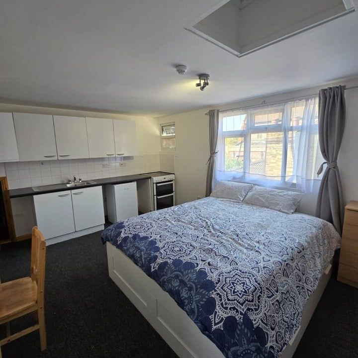 Studio Flat, Green Lanes, N13 - Photo 1