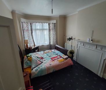 Room in a Shared House, Sedgeford Road, W12 - Photo 3