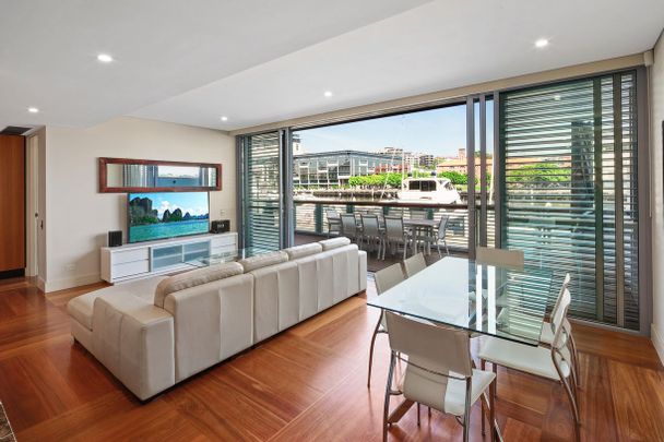 Luxury Waterfront Living at Sydney Wharf - Fully Furnished - Photo 1