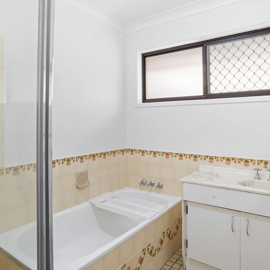 Spacious 3-Bedroom Home in Quiet Cul-de-Sac – Freshly Updated & Move-In Ready Contact Julie Sykes 0438 050 110 - Photo 1