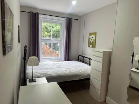 1 bedroom in a house share to rent - Photo 4