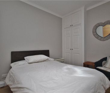 Baillie Road, Guildford, Surrey, GU1 3LN - Photo 2