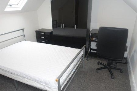 3 bedroom Flat To Rent - Photo 5