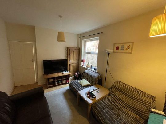 6 bedroom terraced house to rent - Photo 1