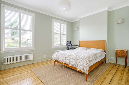 Short let. A beautifully presented five bedroom Victorian house just a stones throw away from Arsenal tube station. - Photo 3