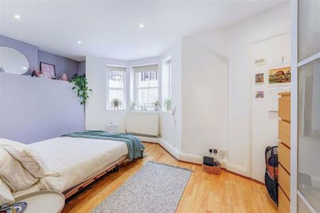 2 Bed Flat, Hayter Road, SW2 - Photo 3