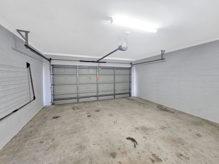 Modern Family Home in Quiet Gordonvale Location - Photo 2