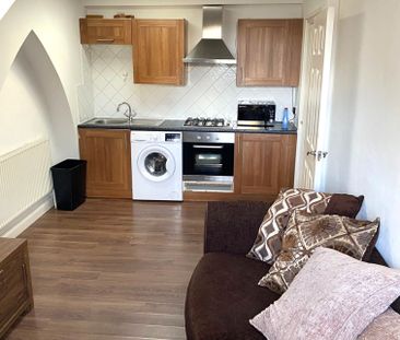 £900 PCM, Furnished One Bedroom Second Floor Flat in Clive Street, ... - Photo 3