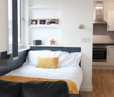 Studio Silver - Photo 4