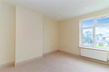 4 bedroom semi-detached house to rent - Photo 5