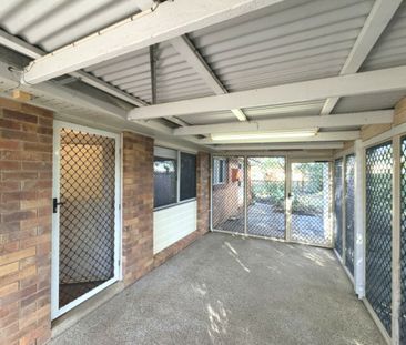 SPACIOUS FAMILY HOME WITH MULTIPLE LIVING AREAS & LARGE ENTERTAININ... - Photo 2