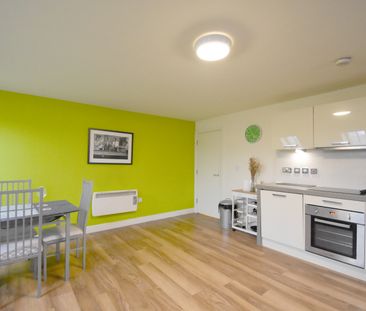 ONE BEDROOM FURNISHED APARTMENT LOCATED IN THE SPINNING HOUSE ON THE SECOND FLOOR. UNFURNISHED APARTMENT WITH A MODERN KITCHEN AND EN-SUITE. CALL TUDOR SALES & LETTINGS TO ARRANGE A VIEWING. - Photo 3