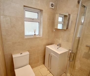 Granton Avenue, Upminster - Photo 6