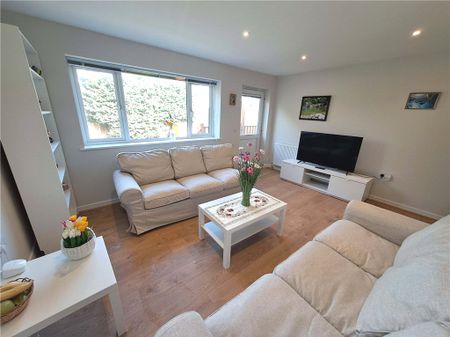 Queen Eleanors Road, Guildford, Surrey, GU2 7SL - Photo 2