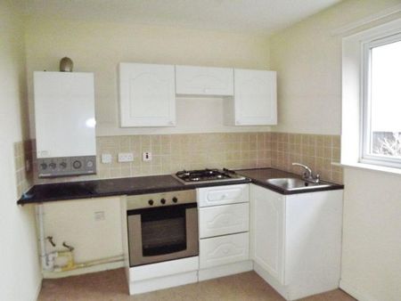 2 bedroom flat to rent - Photo 2