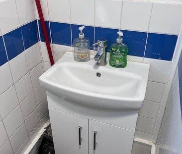 House share to rent - Photo 2