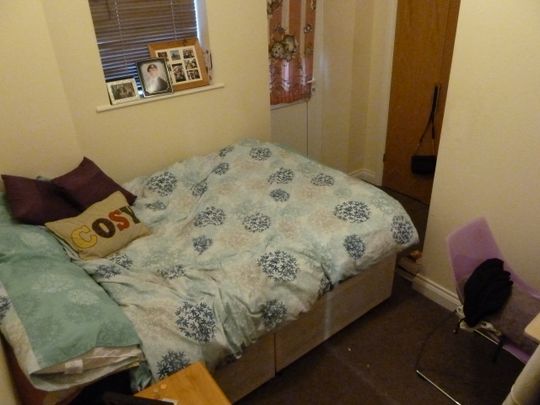 10 Lipson Road, Flat 2 - Photo 1