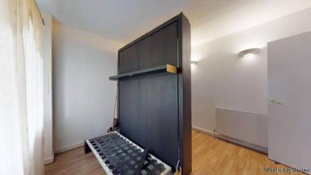 2 bedroom property to rent in London - Photo 2