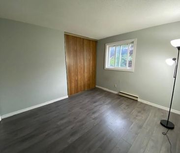 561 Armstrong Road Unit 217 - 3 bed, 2 bath - Photo 3