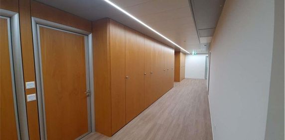 Office with 3 rooms in the best location, just a few steps from the Lungolago in Paradiso - Photo 2