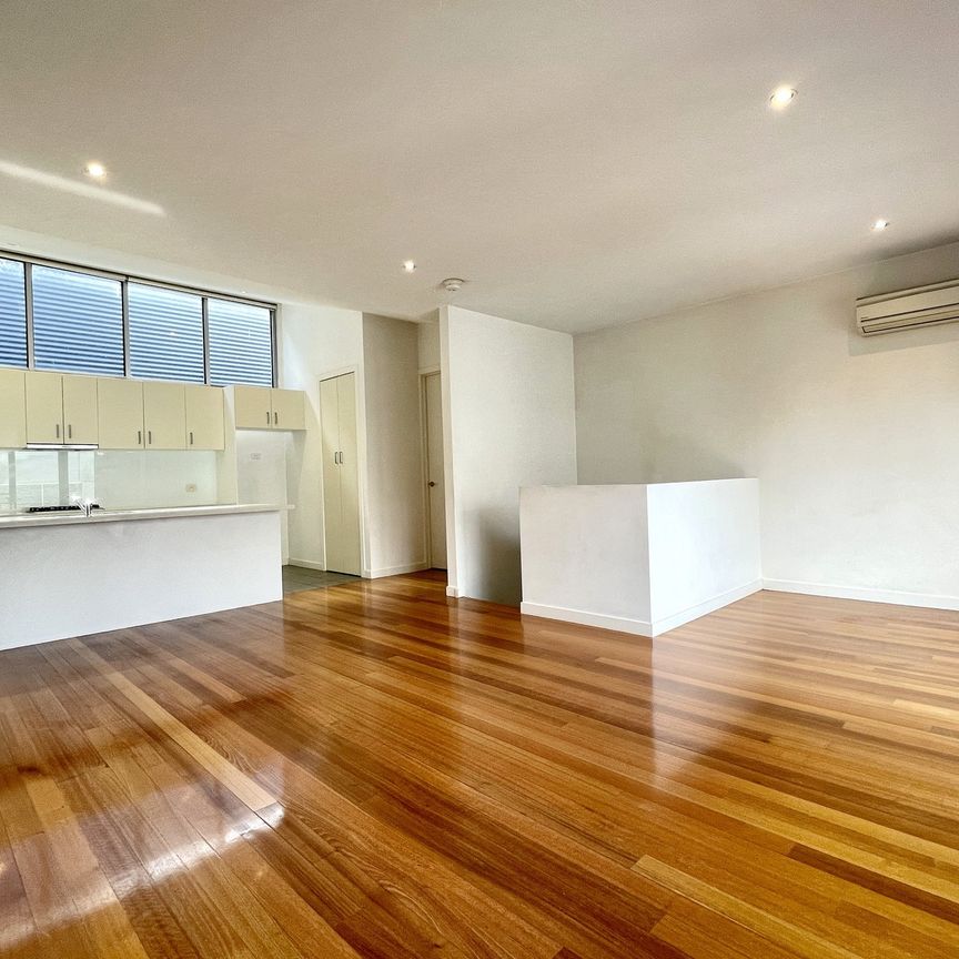 7/4 Urquhart Street, Northcote - Photo 1