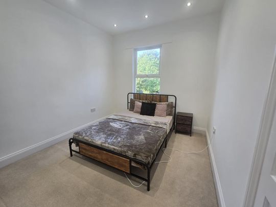 Room in a Shared House, Stroud Road, SE25 - Photo 1