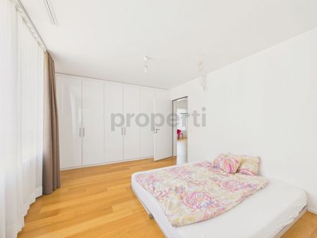 Lichtdurchflutete 4.5-Zimmer-Wohnung mit aussergewöhnlichem Raumgefühl - Photo 3