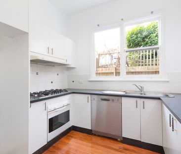 Charming semi in the heart of Crows Nest - Photo 3