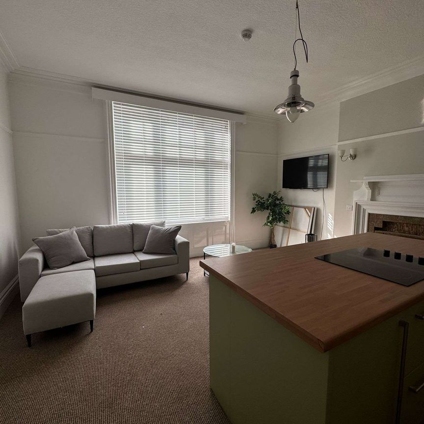 Beautifully refurbished shared house, quiet location Room 5 - Photo 1