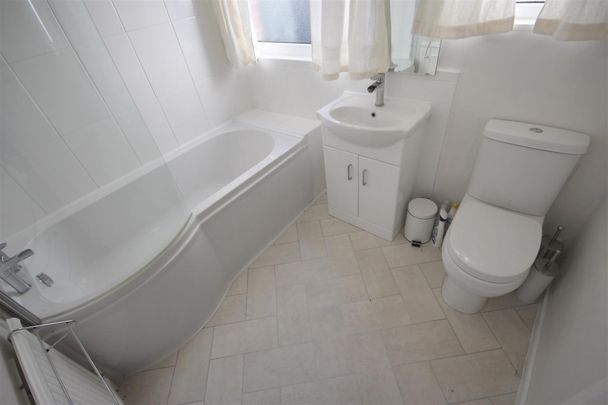 3 Bedroom Bungalow - Detached To Let - Photo 1