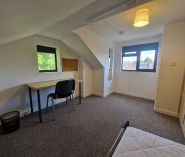 5 Bed Student Accommodation - Photo 4